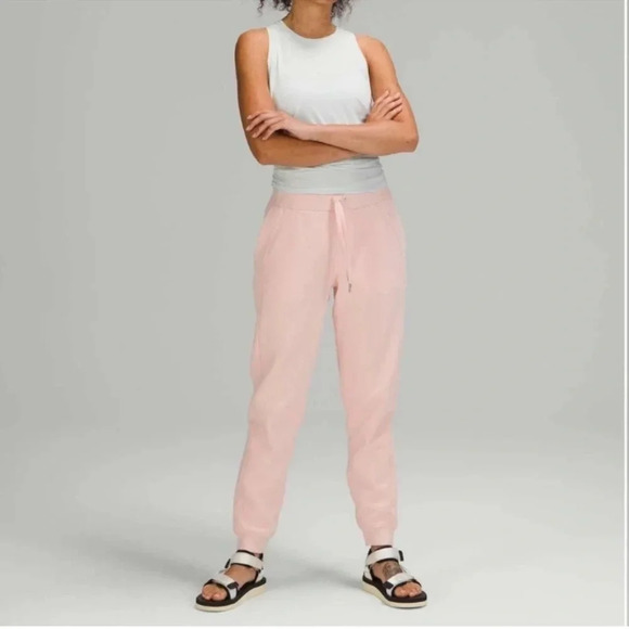 lululemon athletica Pants - Lululemon Scuba Joggers